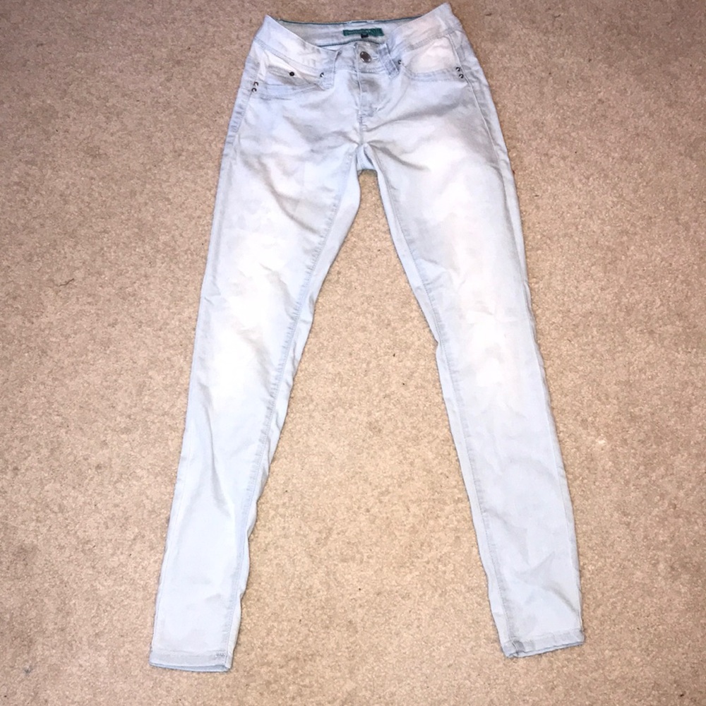 YMI size 1 stretchy skinny jeans light denim wash